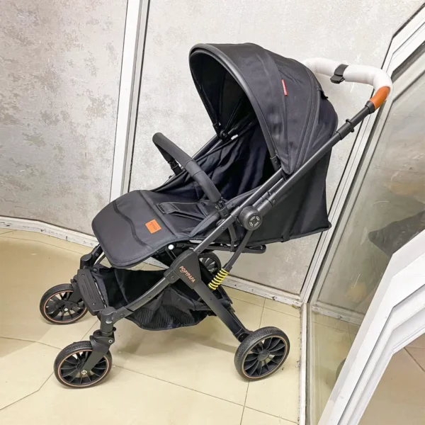 Lightweight foldable baby stroller