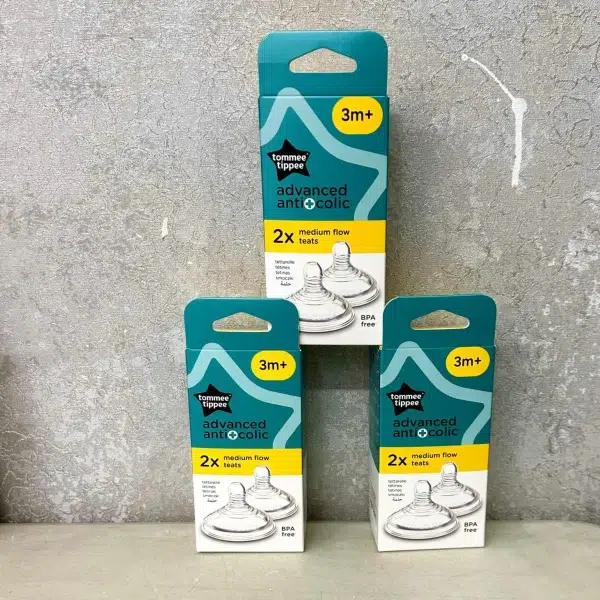 Tommie Tippee Natural Start Medium Flow Teats 2-pack for babies 3 months+, BPA-free silicone teats with anti-colic valve, displayed in retail packaging.