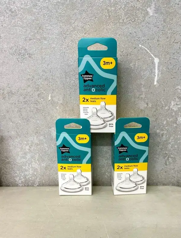 Tommie Tippee Natural Start Medium Flow Teats 2-pack for babies 3 months+, BPA-free silicone teats with anti-colic valve, displayed in retail packaging.